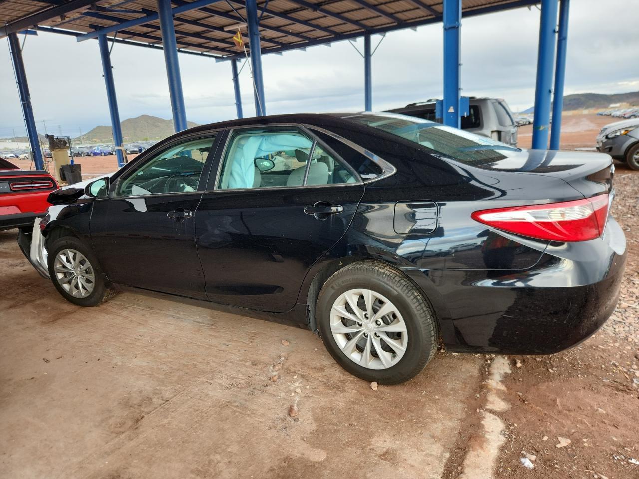 2017 Toyota Camry Le - Фото 2