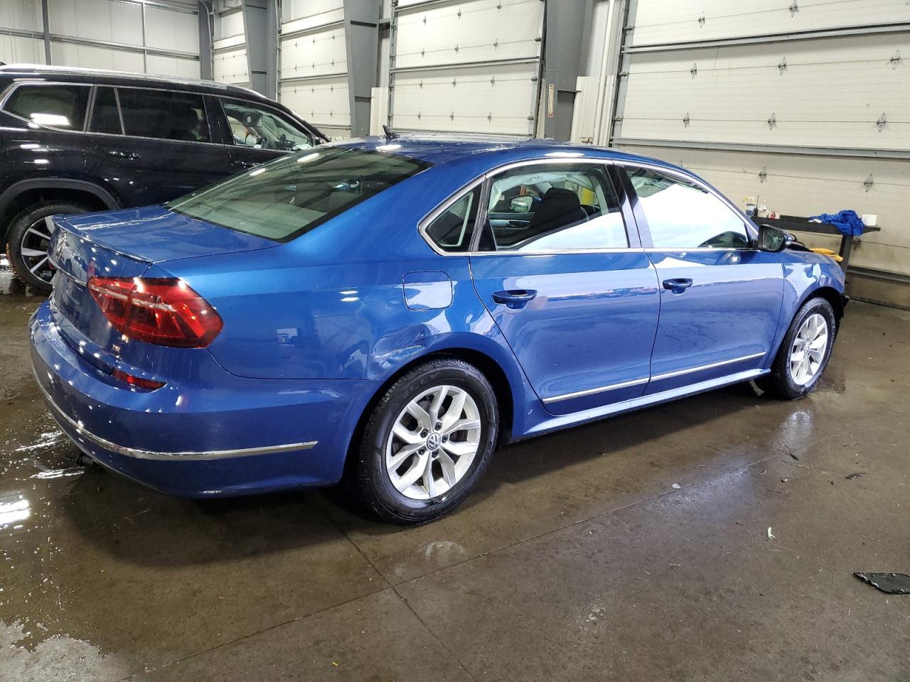 2017 Volkswagen Passat S - Фото 3