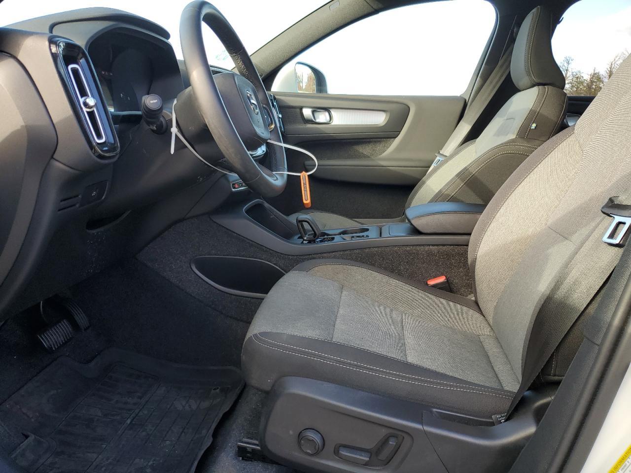 2025 Volvo Xc40 Core - Фото 7