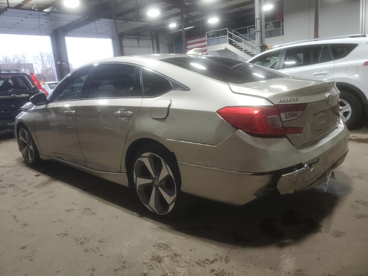 2018 Honda Accord Touring - Image 2