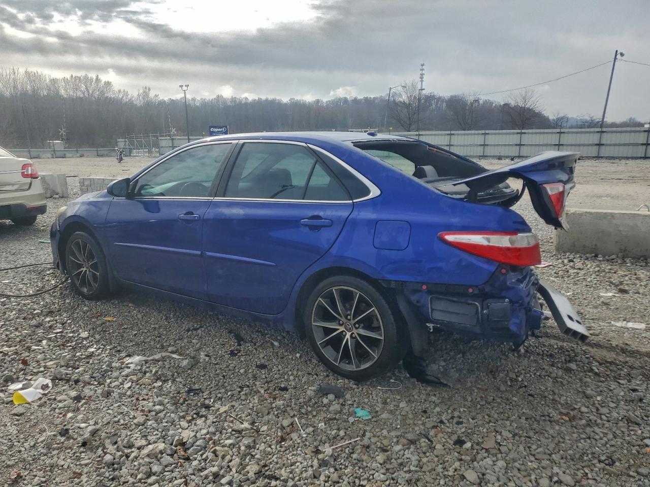 2015 Toyota Camry Le - Image 2