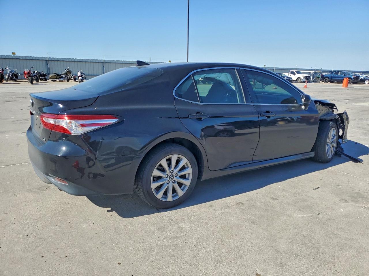 2019 Toyota Camry L - Фото 3