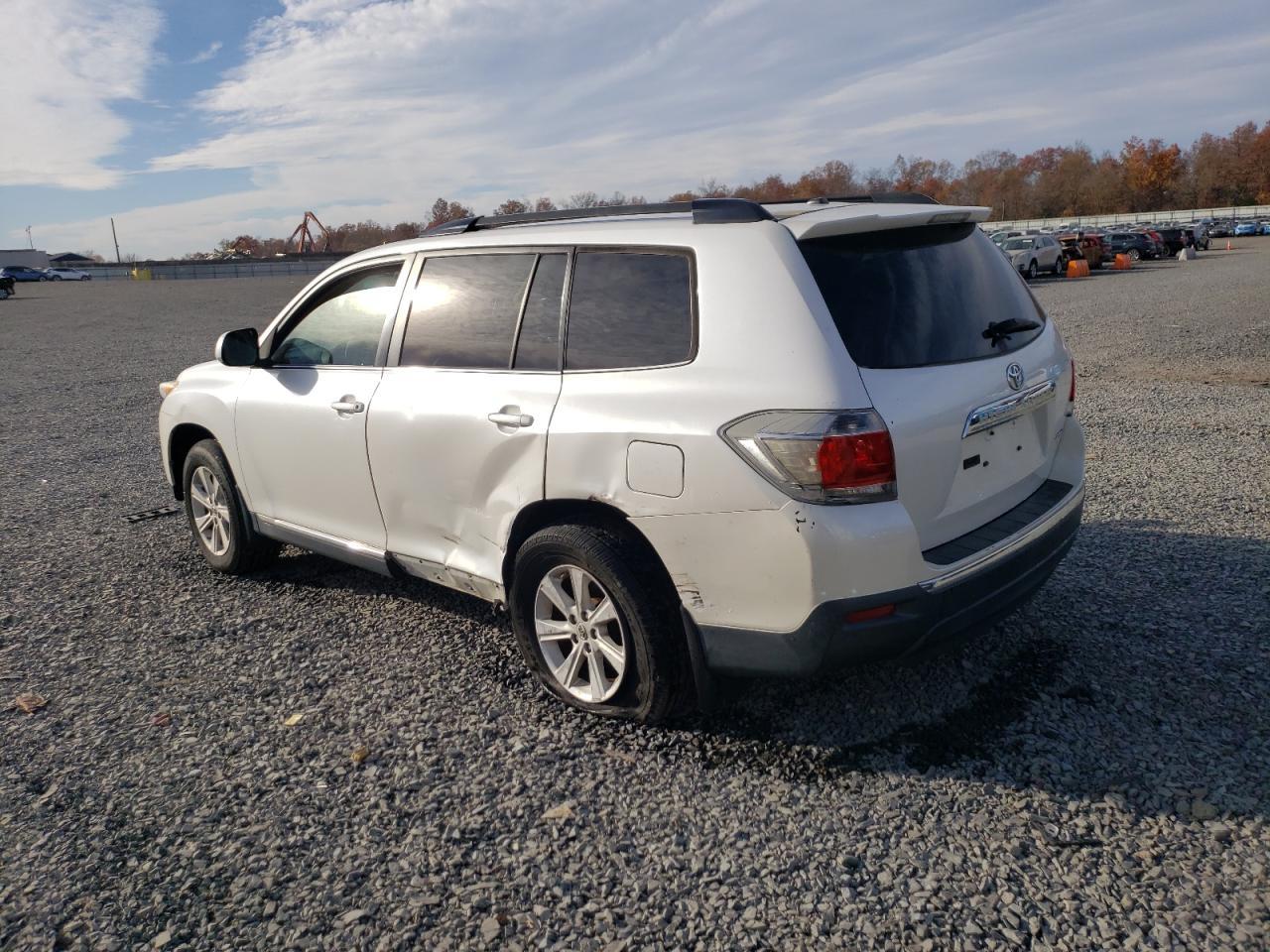 2012 Toyota Highlander Base - Image 2