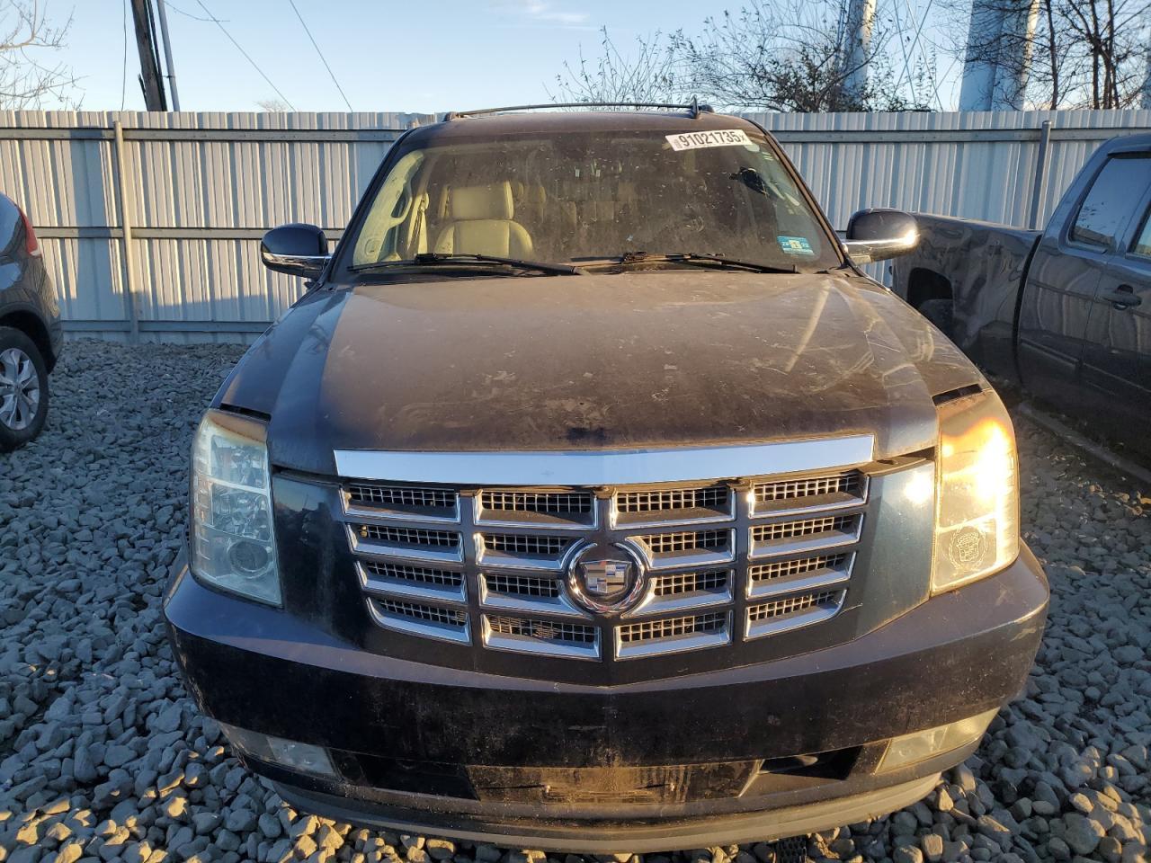 2008 Cadillac Escalade Luxury - Image 5