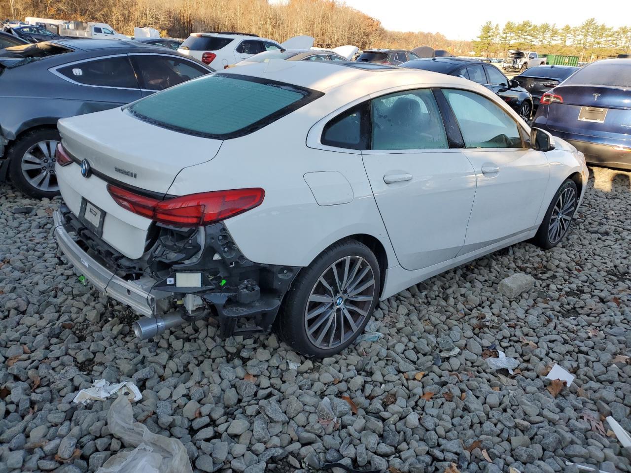 2022 BMW 228Xi - Фото 3
