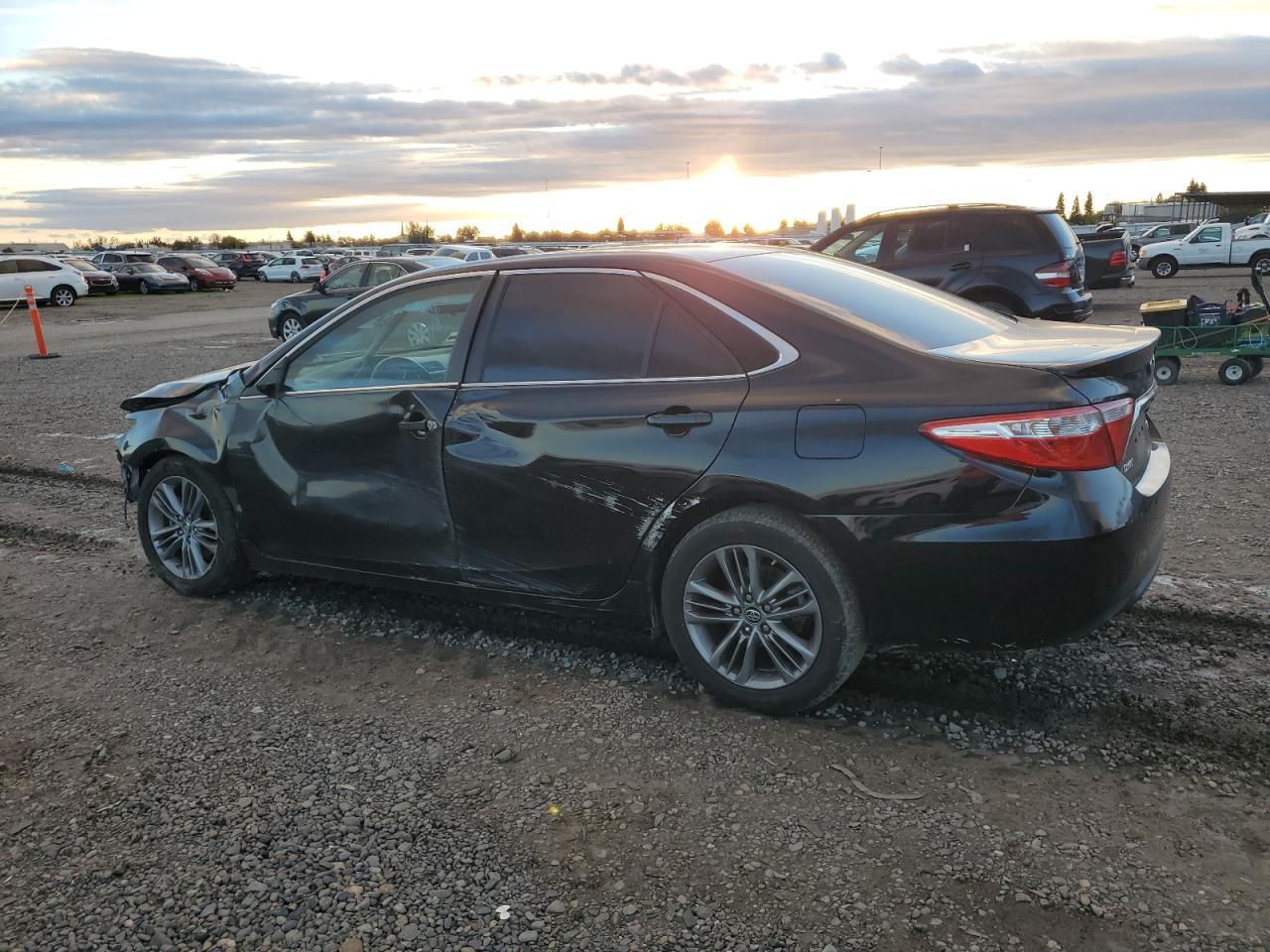 2017 Toyota Camry Le - Фото 2