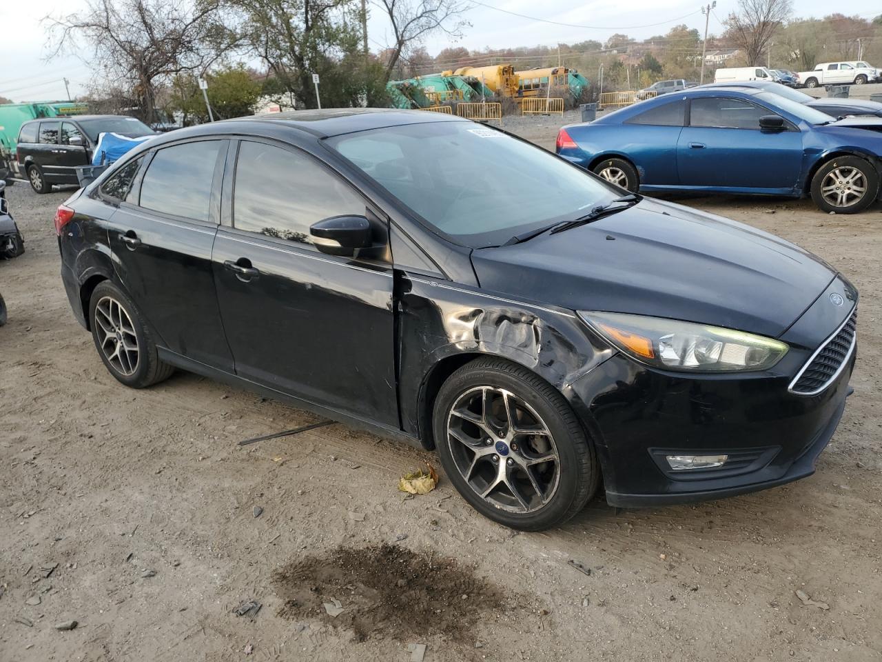 2017 Ford Focus Sel - Image 4