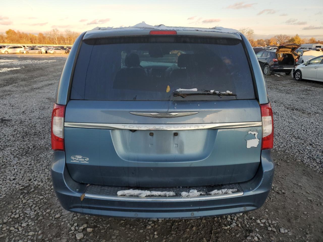 2012 Chrysler Town & Country Touring L - Image 6