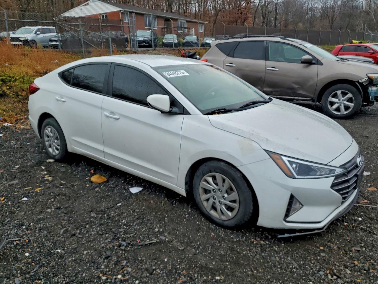 2020 Hyundai Elantra Se - Image 4