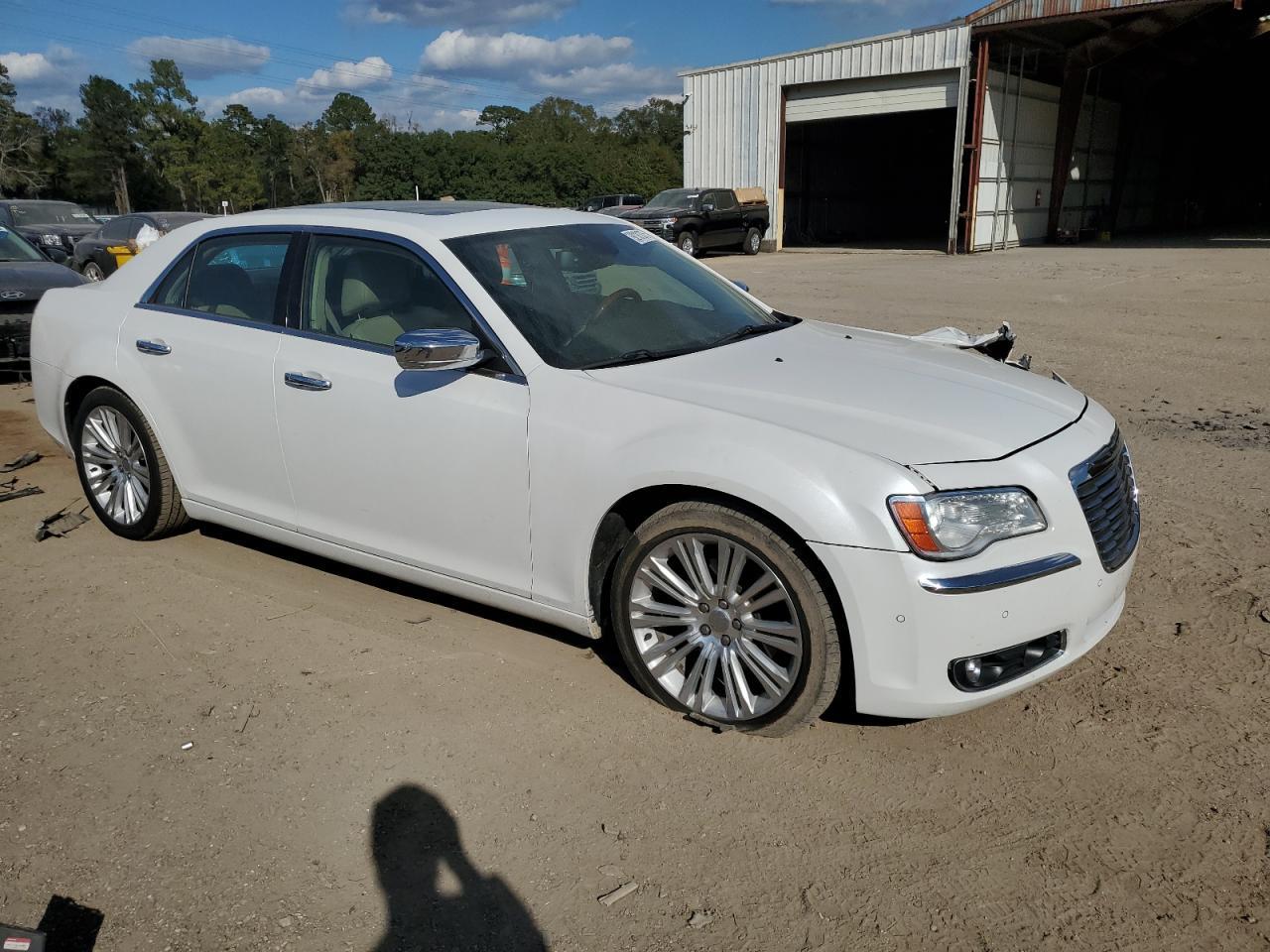 2011 Chrysler 300C - Фото 4
