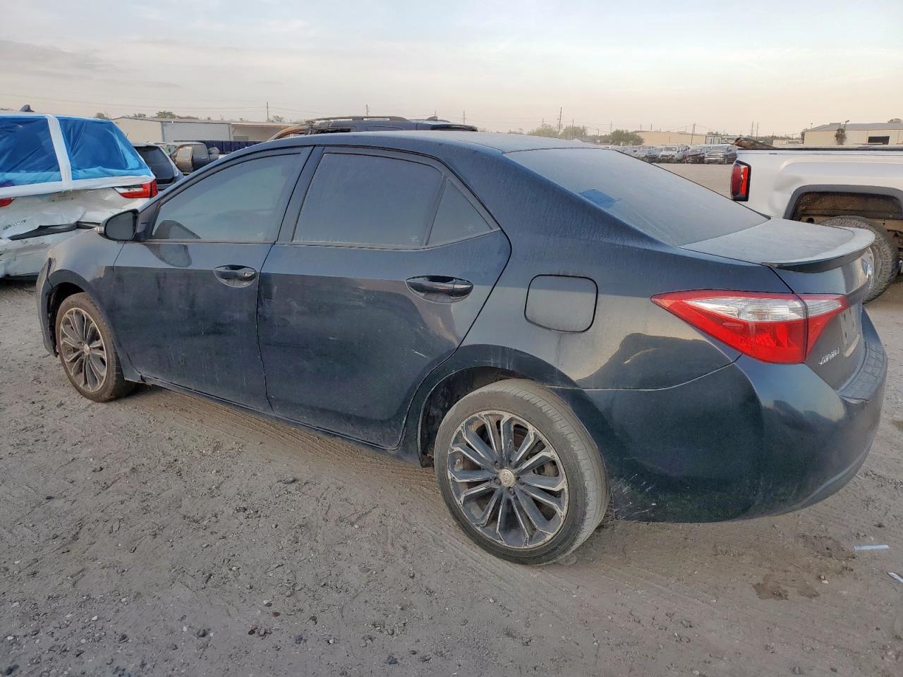 2015 Toyota Corolla L - Фото 2