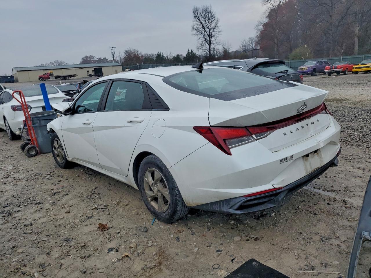 2021 Hyundai Elantra Se - Фото 2