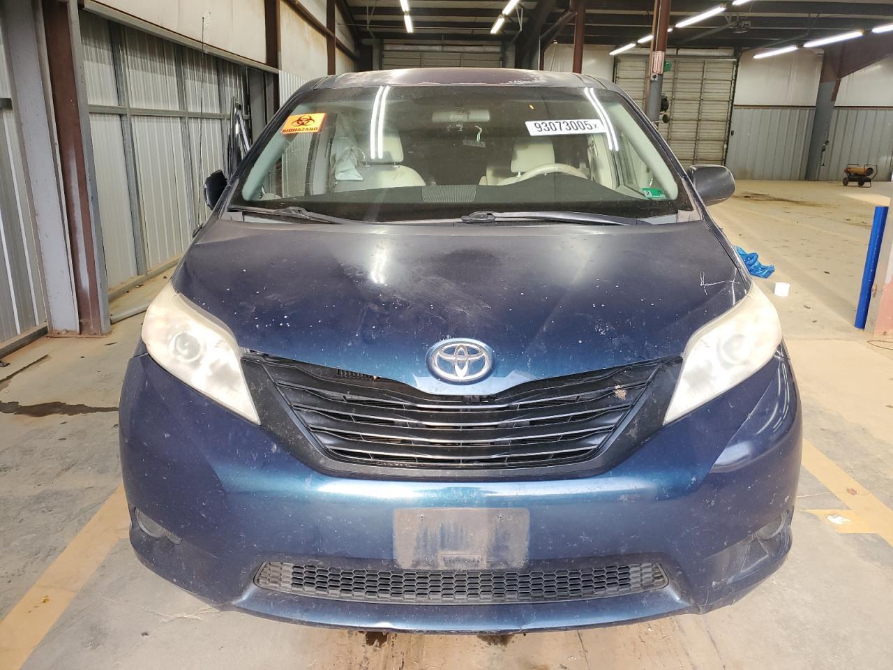 2011 Toyota Sienna - Фото 5