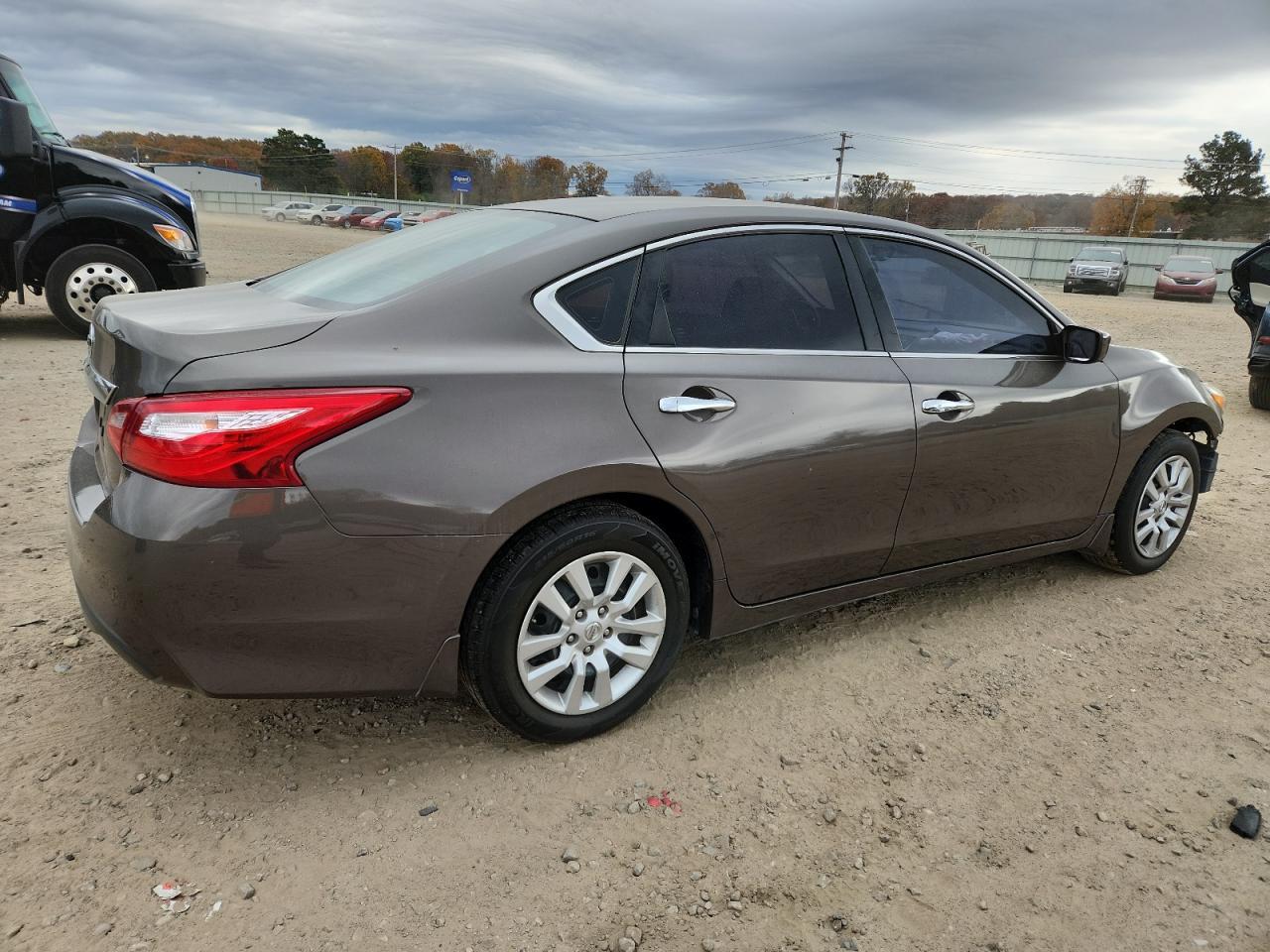 2016 Niss Altima 2.5 S - Image 3