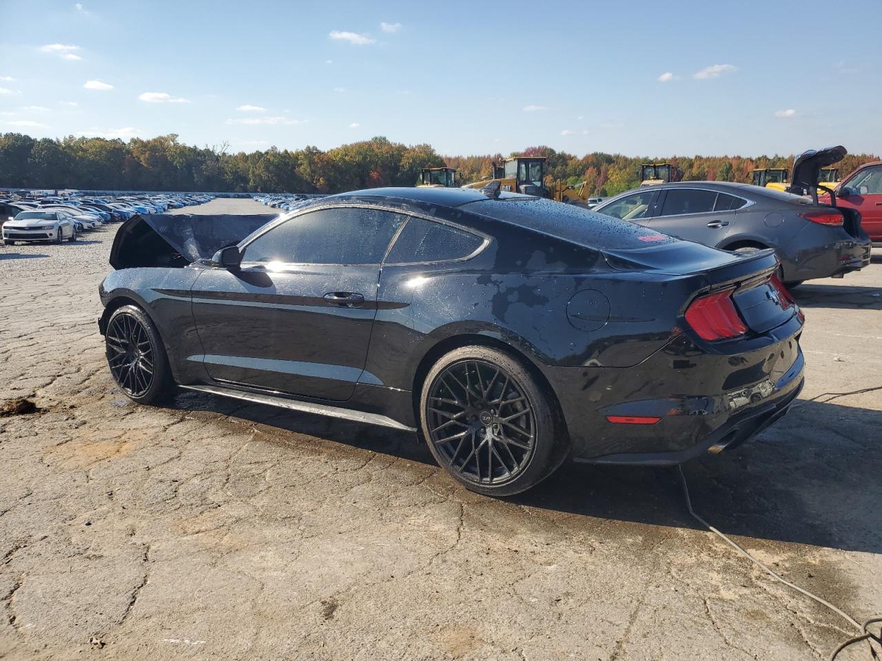 2022 Ford Mustang - Фото 2