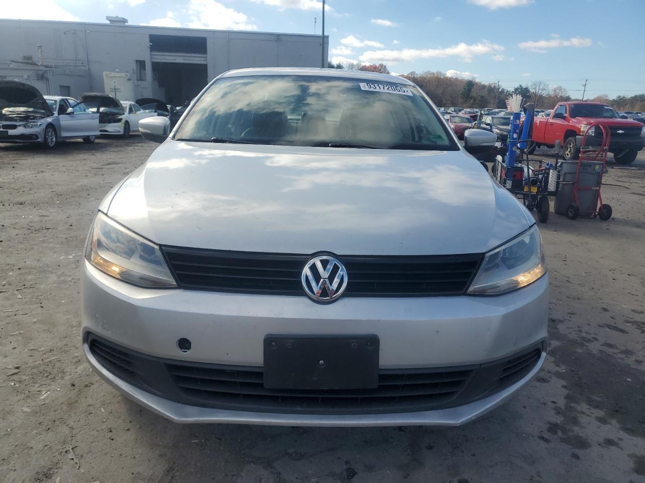 2011 Volkswagen Jetta - Image 5