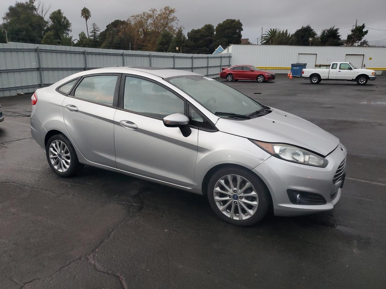 2014 Ford Fiesta Se - Фото 4