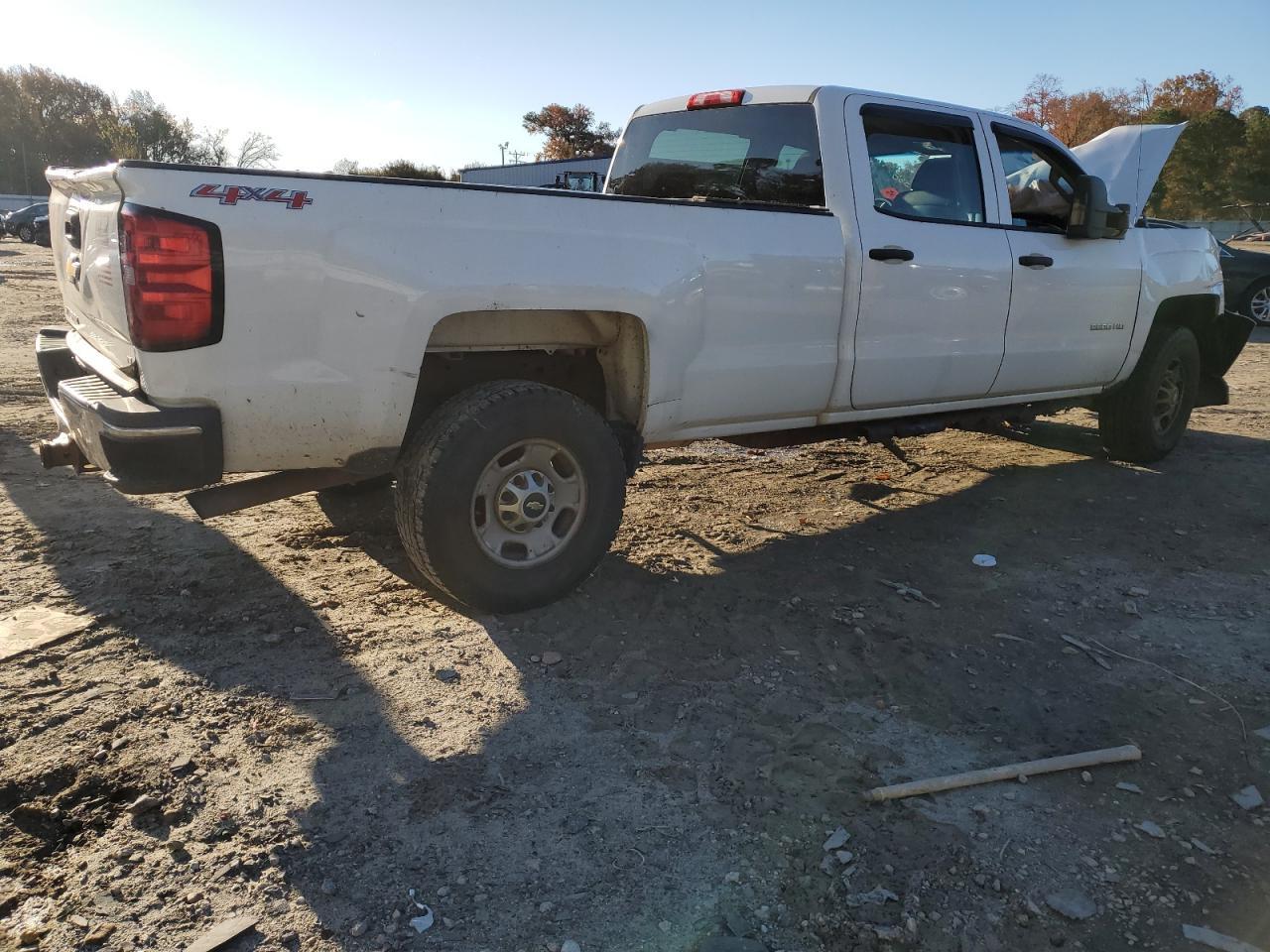 2015 Chevrolet Silverado K2500 Heavy Duty - Image 3