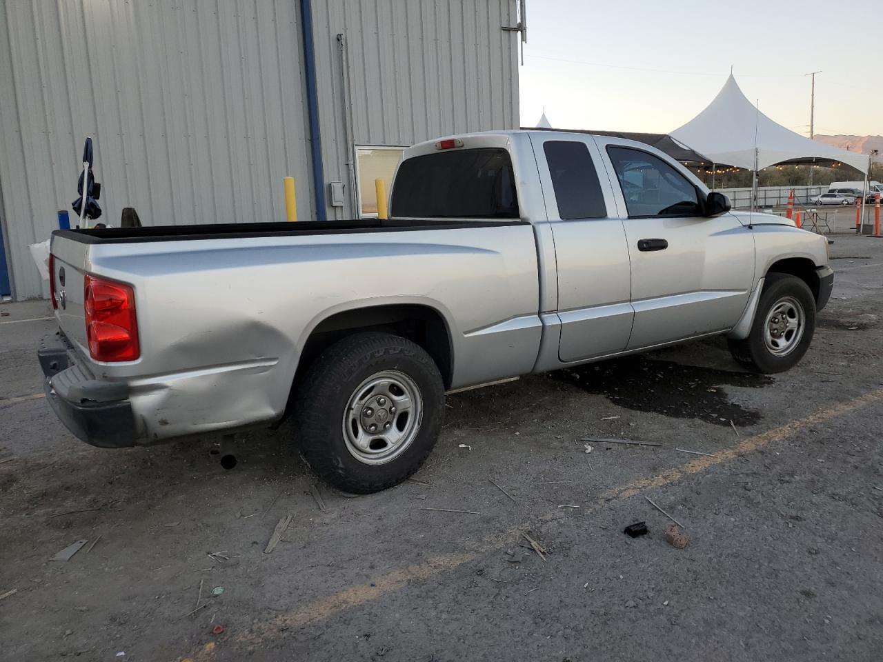 2005 Dodge Dakota St - Фото 3