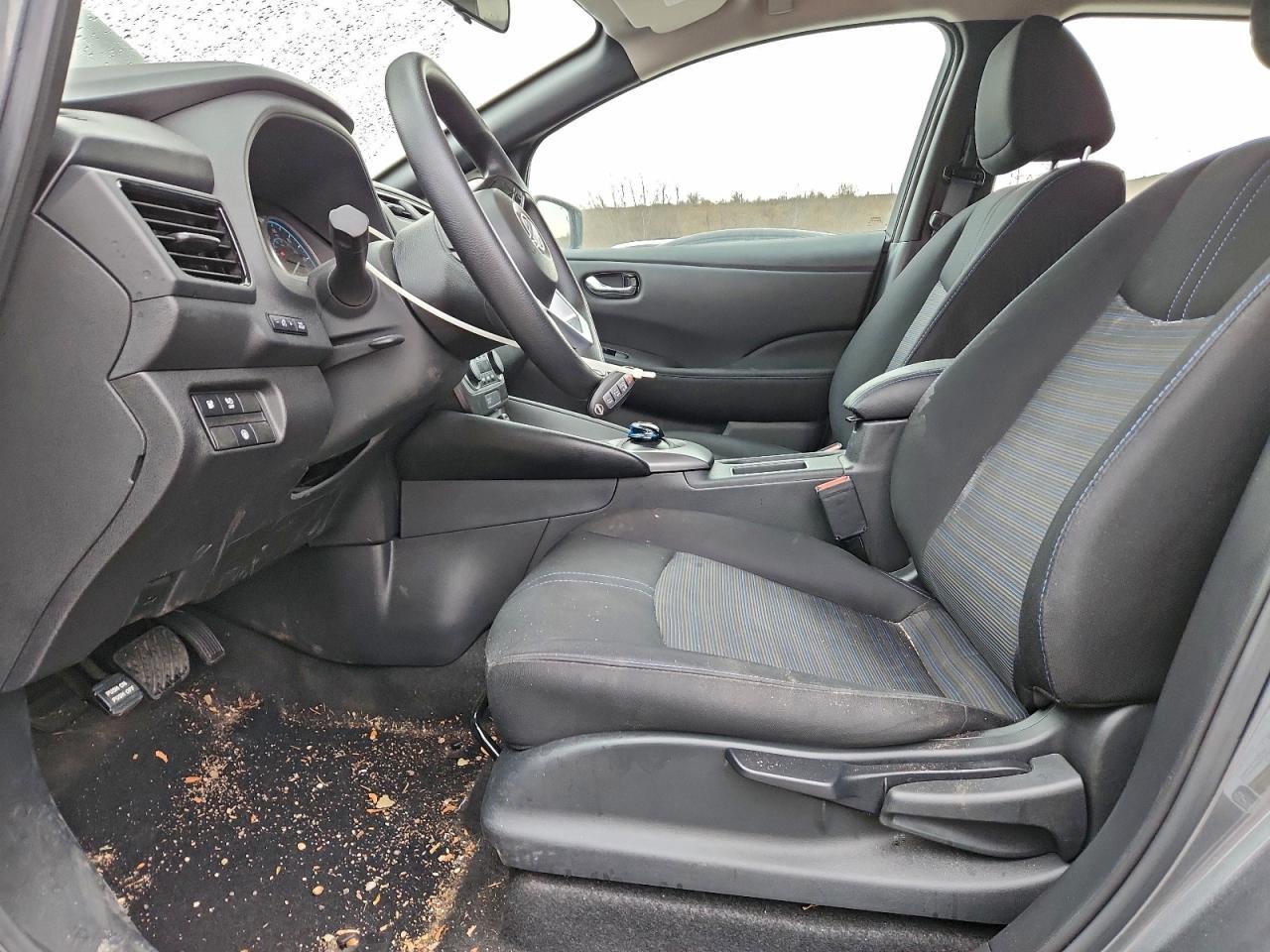 2025 Nissan Leaf S - Image 7