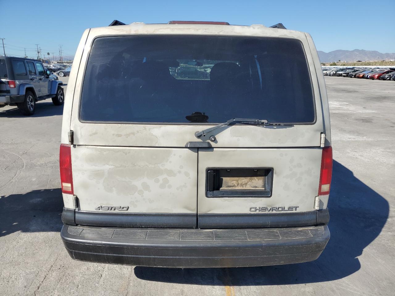 2001 Chevrolet Astro - Фото 6