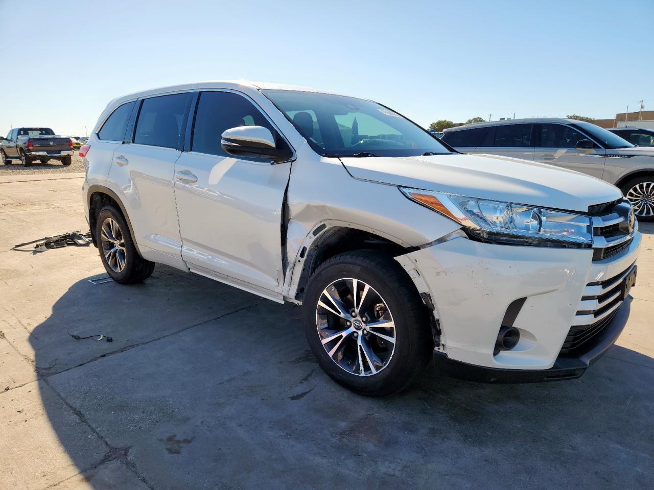 2018 Toyota Highlander Le - Фото 4