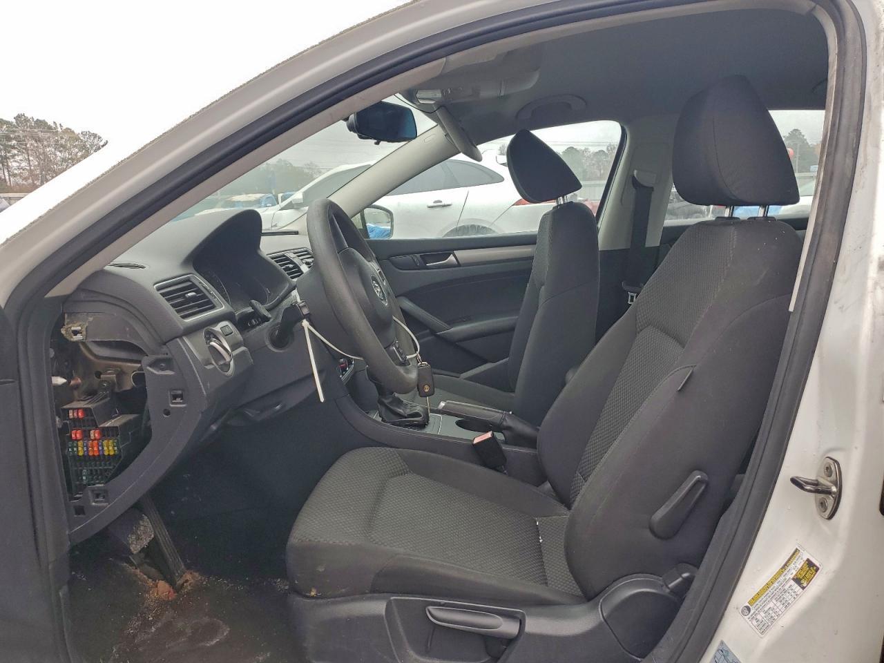 2013 Volkswagen Passat S - Image 7