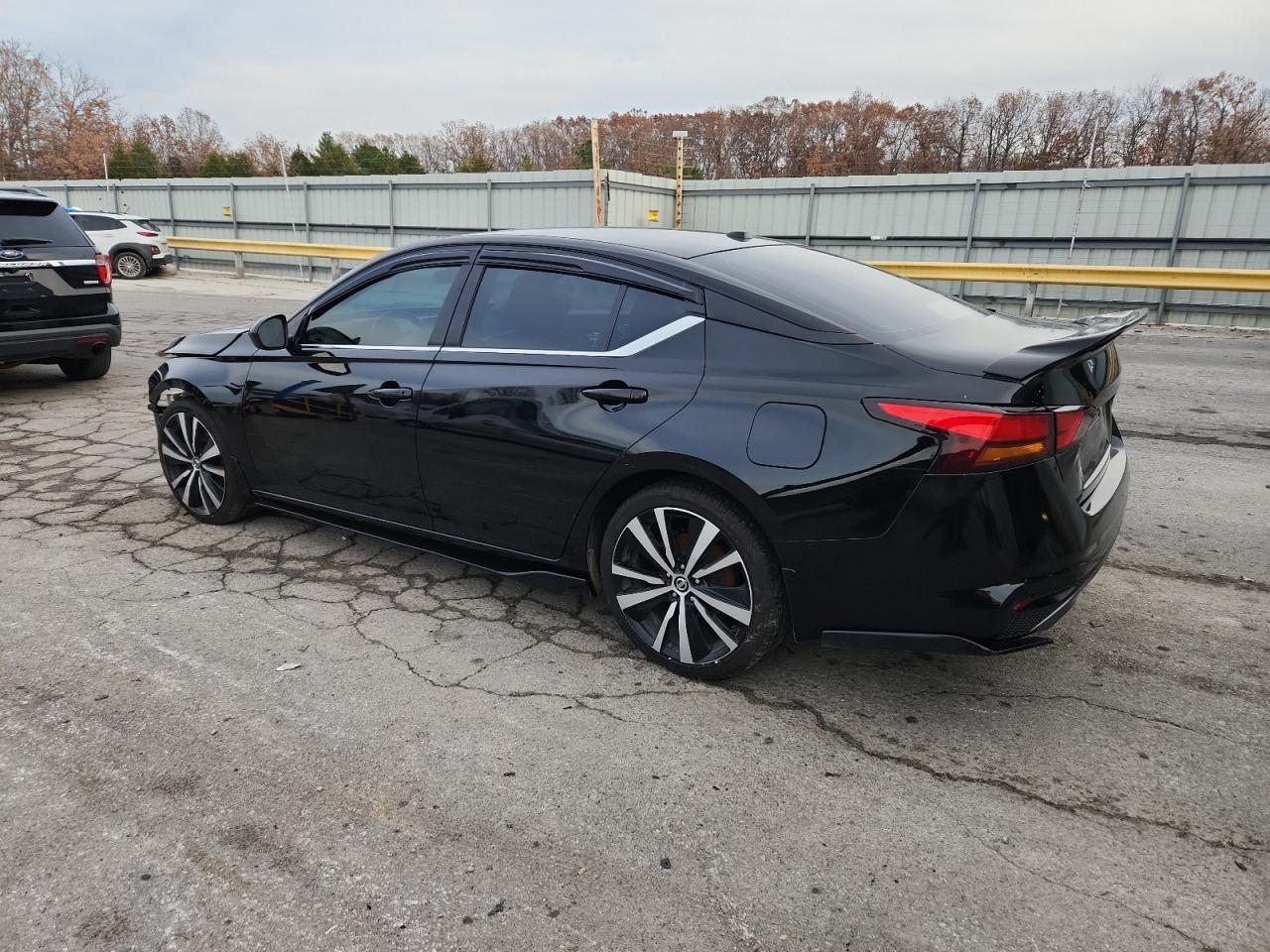 2019 Nissan Altima Sr - Фото 2