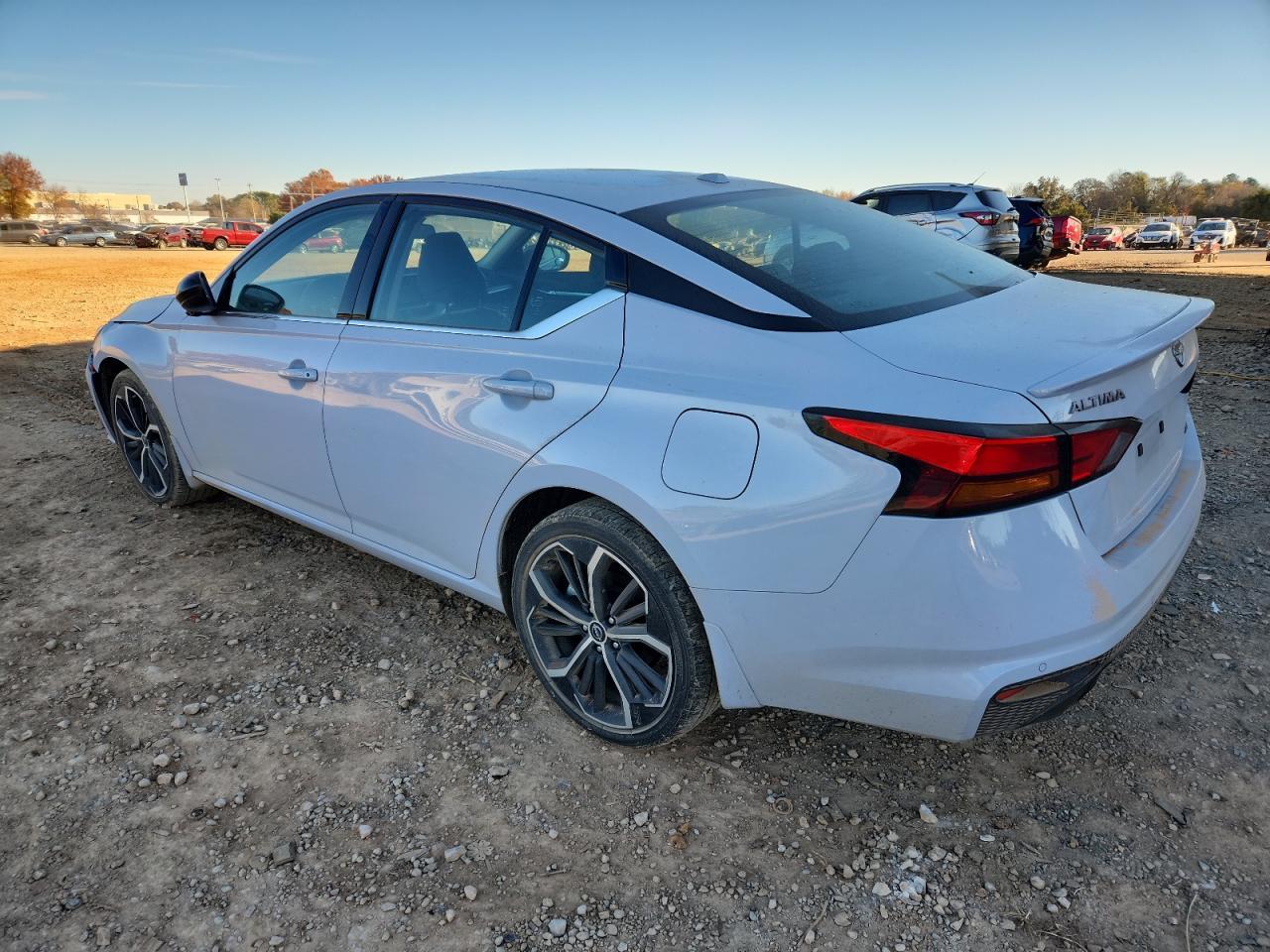 2025 Nissan Altima Sr - Image 2