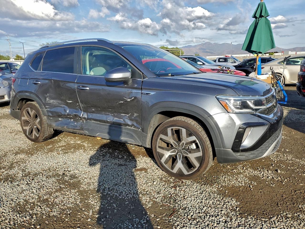 2023 Volkswagen Taos Sel - Image 4