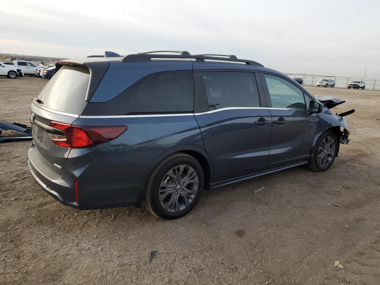 2026 Honda Odyssey Touring - Фото 3