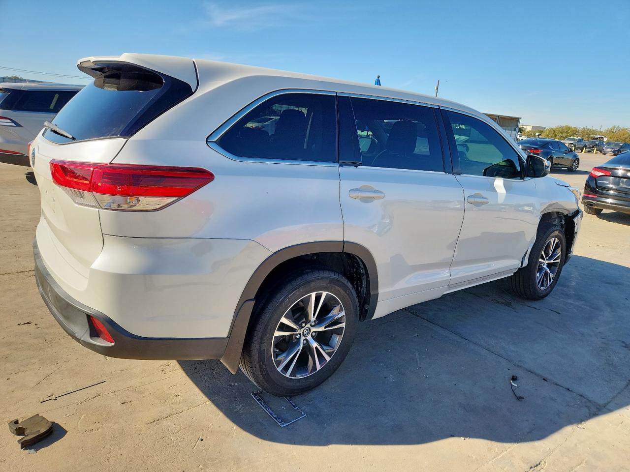 2018 Toyota Highlander Le - Фото 3