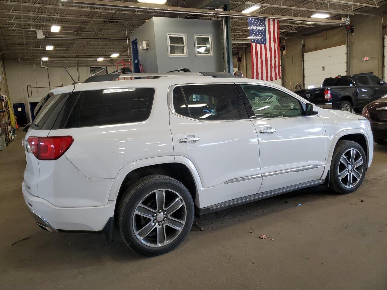2018 GMC Acadia Denali - Image 3