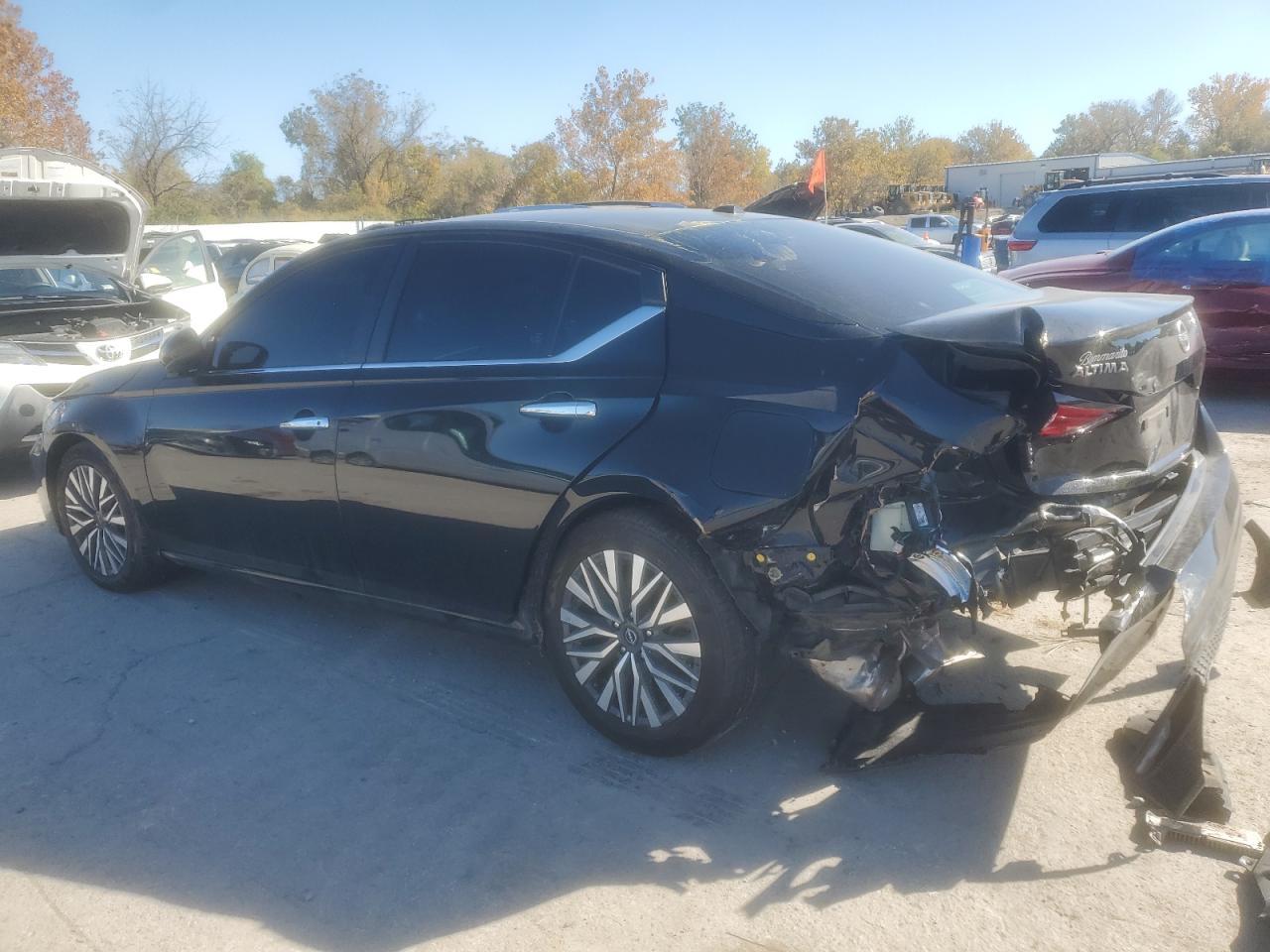 2024 Nissan Altima Sv - Image 2