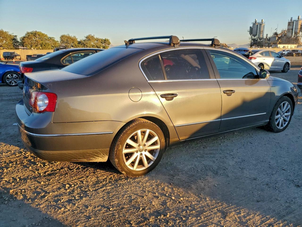 2010 Volkswagen Passat Komfort - Image 3