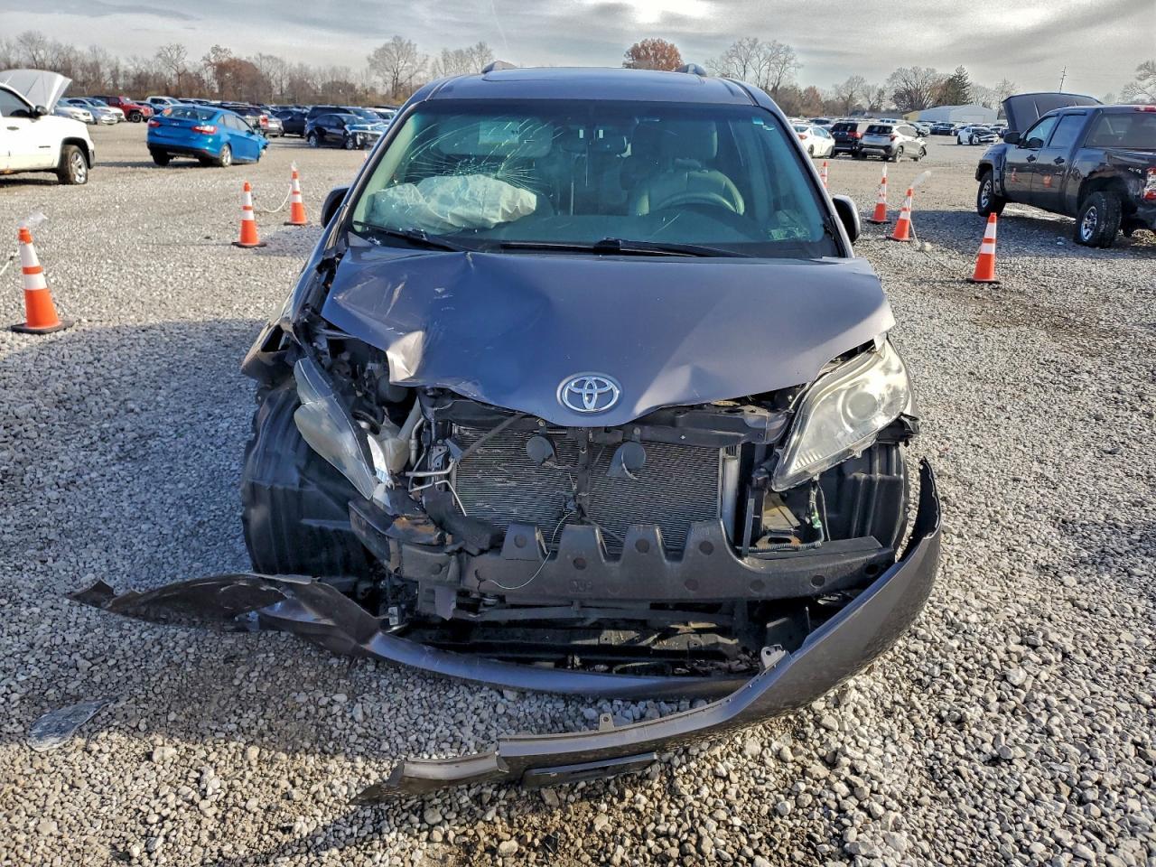 2011 Toyota Sienna Xle - Фото 5