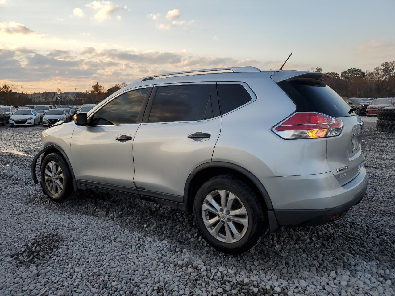 2015 Nissan Rogue S - Image 2