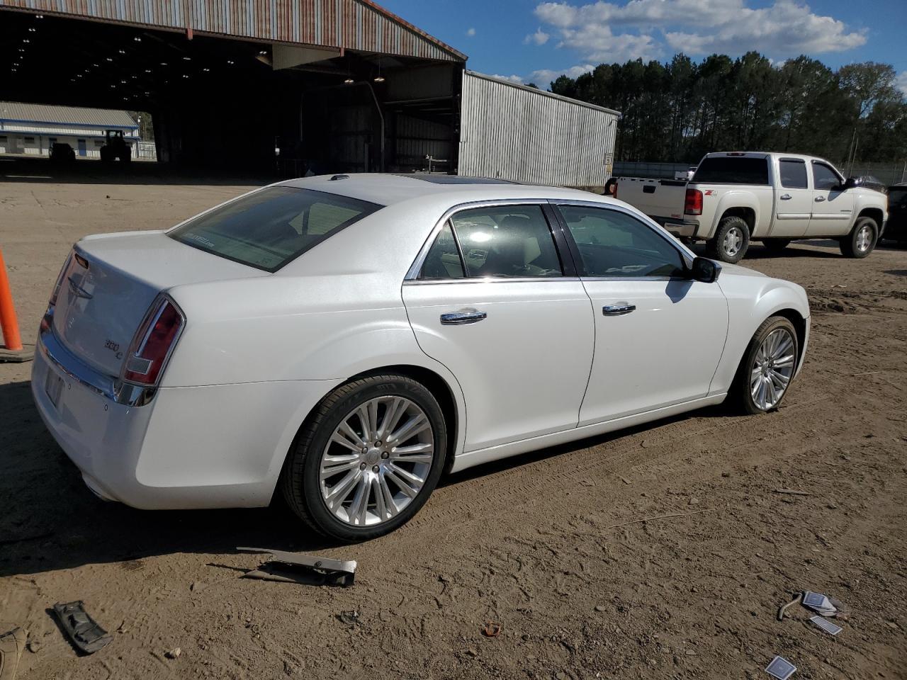 2011 Chrysler 300C - Фото 3