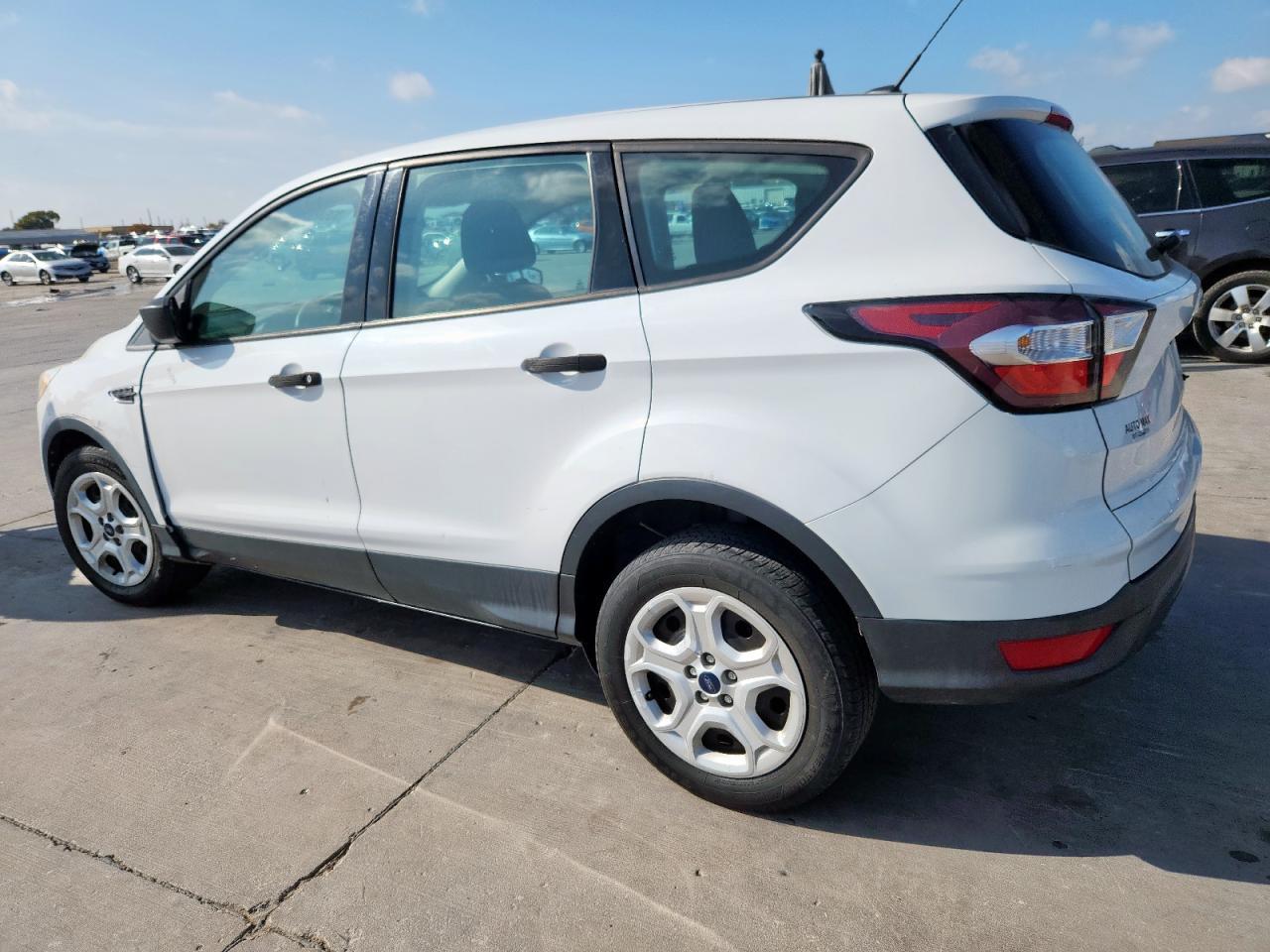 2017 Ford Escape S - Фото 2