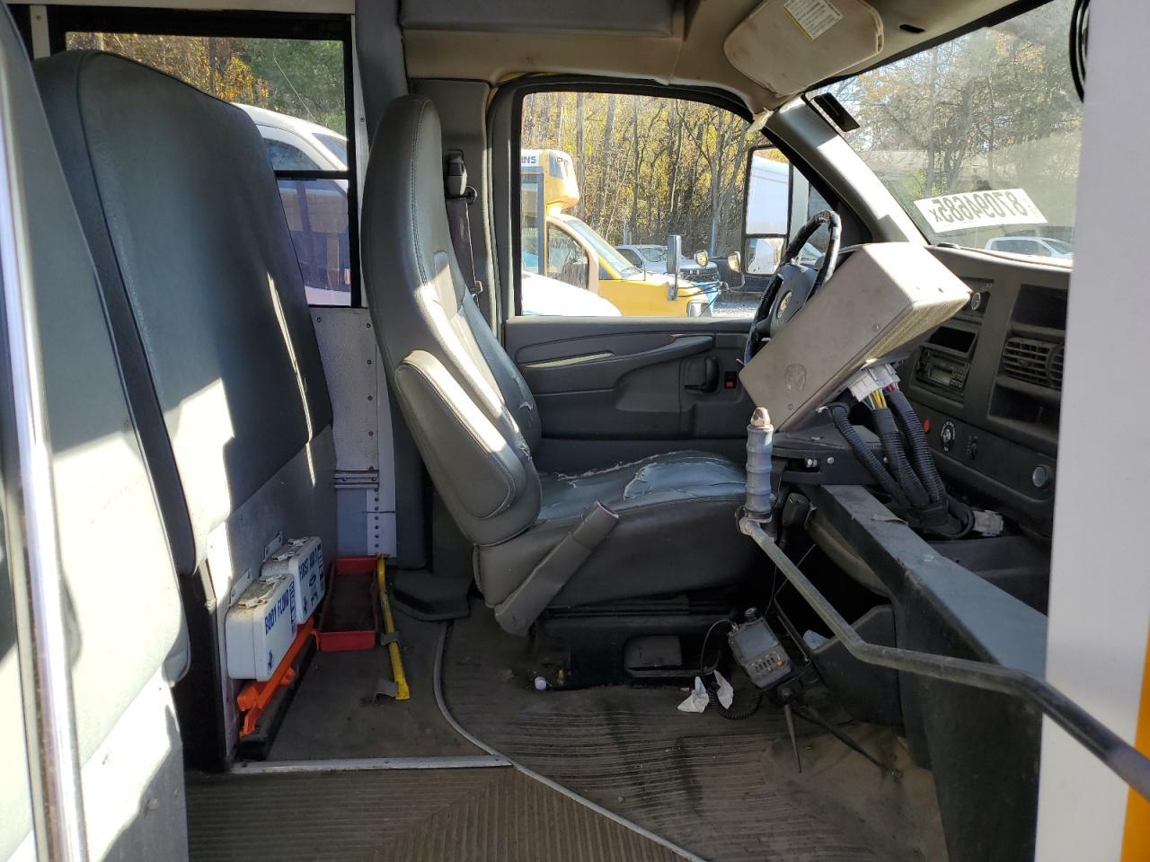2011 Chevrolet School Bus - School Bus - Фото 5