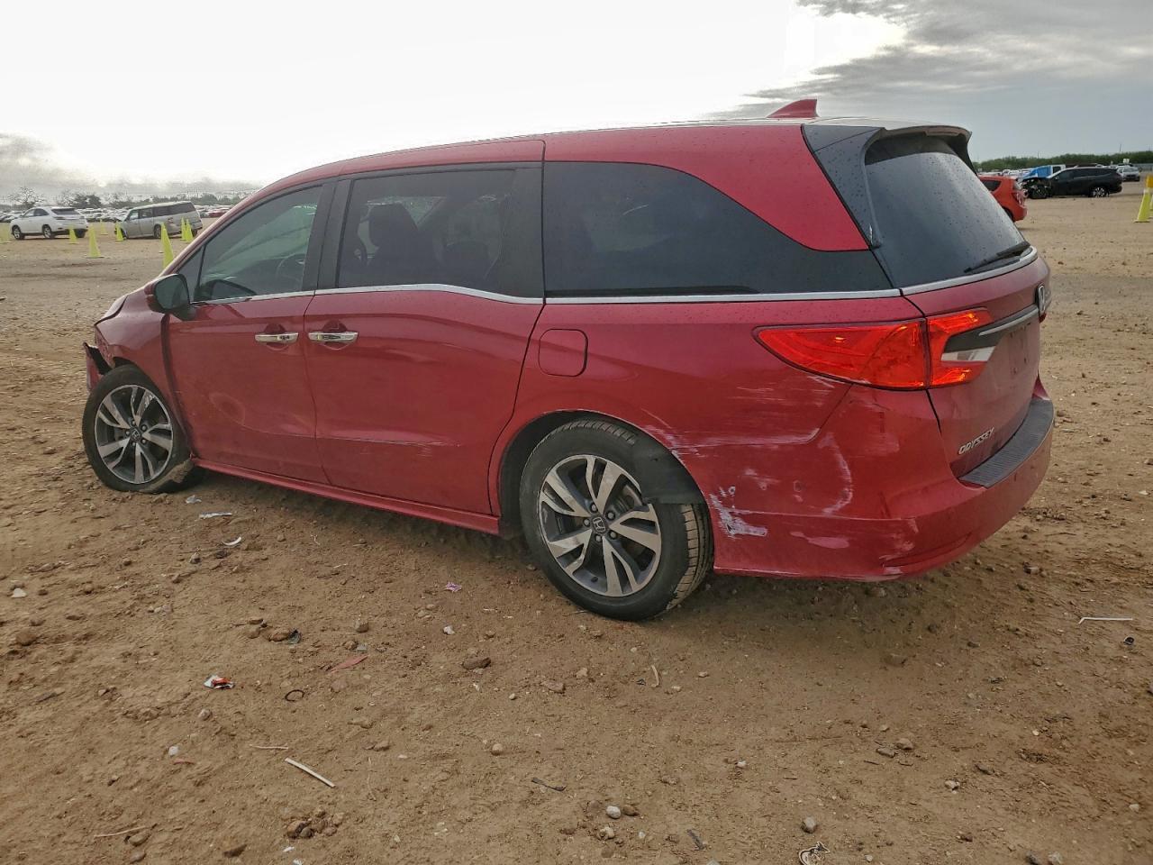 2022 Honda Odyssey Touring - Image 2