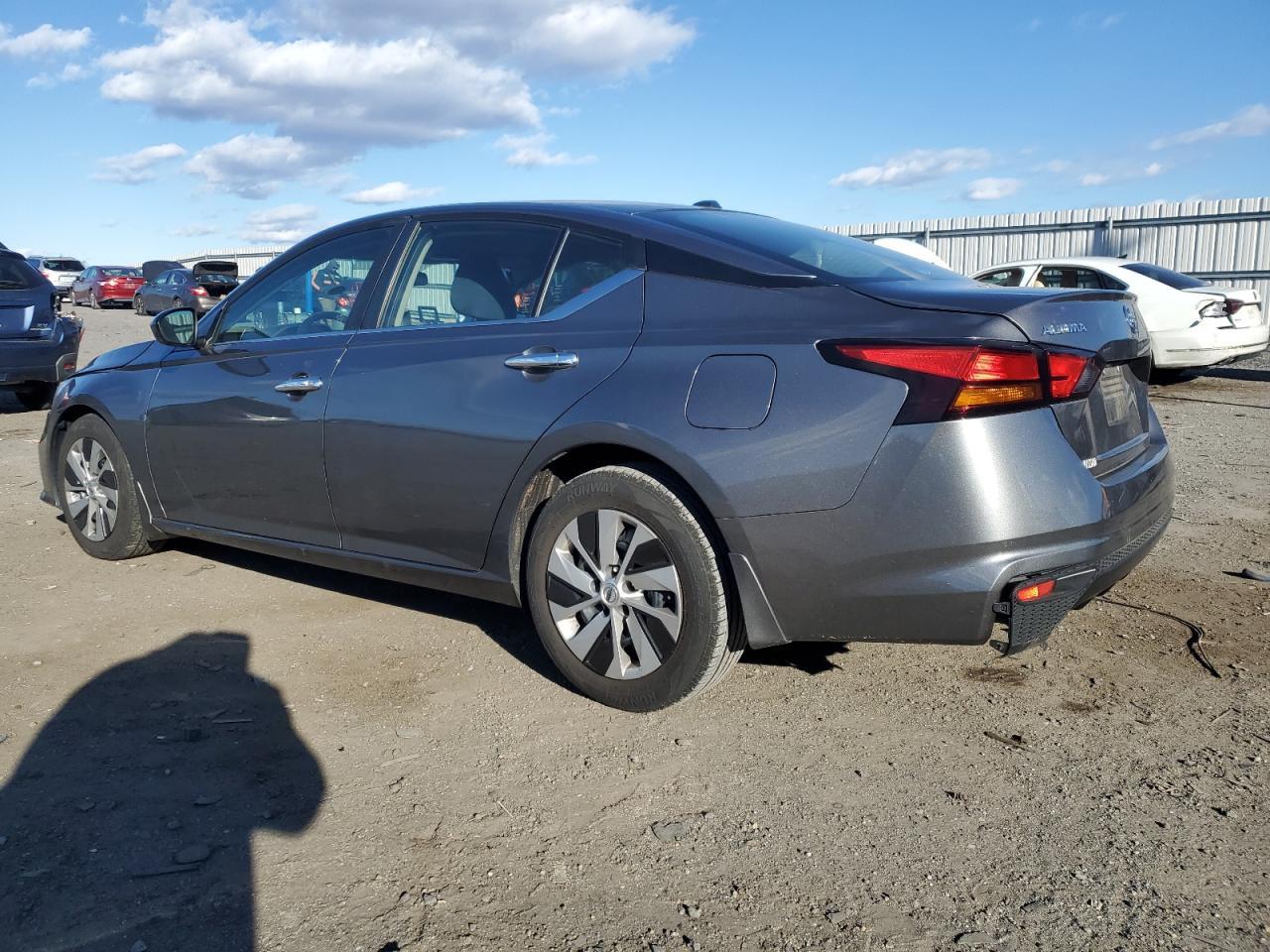 2020 Nissan Altima S - Фото 2