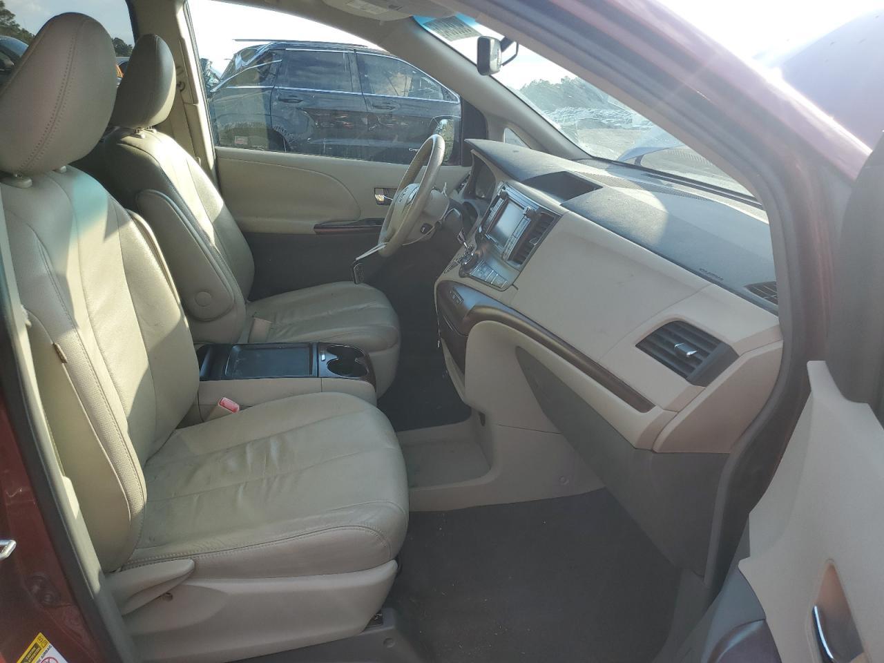 2011 Toyota Sienna Xle 8-Passenger - Image 7