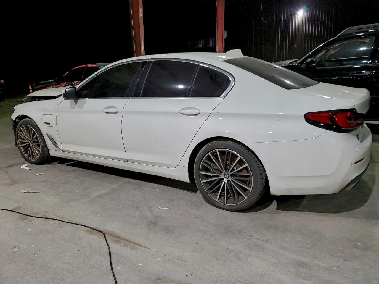 2023 BMW 530E - Image 2