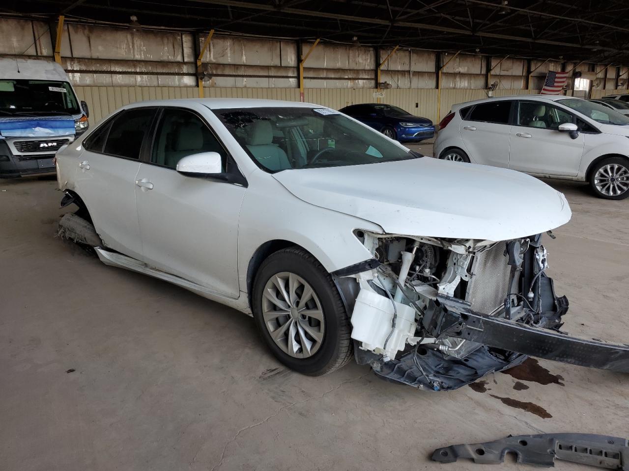 2016 Toyota Camry Le - Фото 4