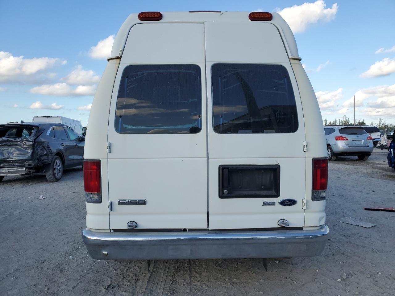 2009 Ford Econoline E150 Van - Фото 6