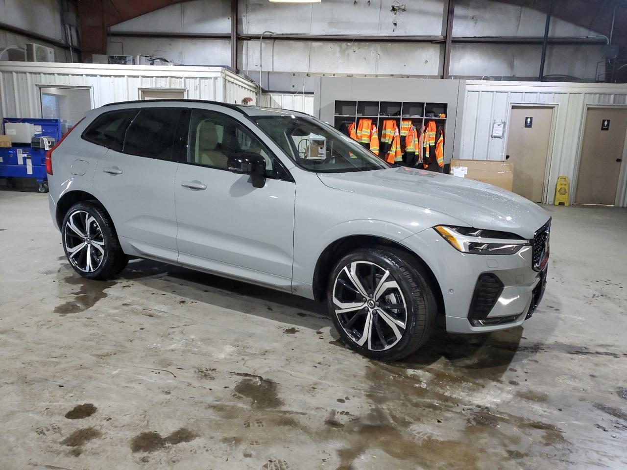 2025 Volvo Xc60 Ultra - Image 4