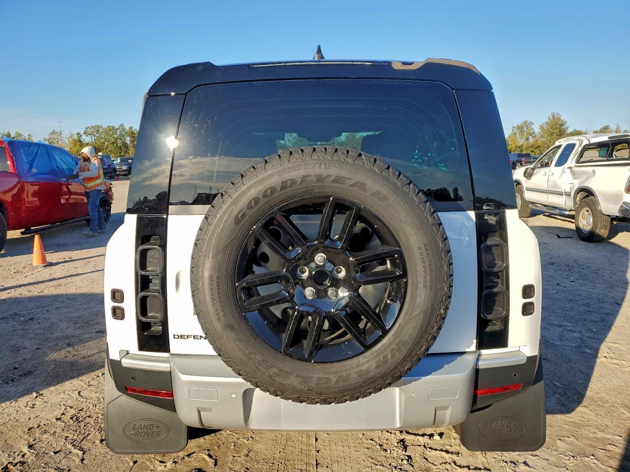 2024 Land Rover Defender 110 S - Фото 6