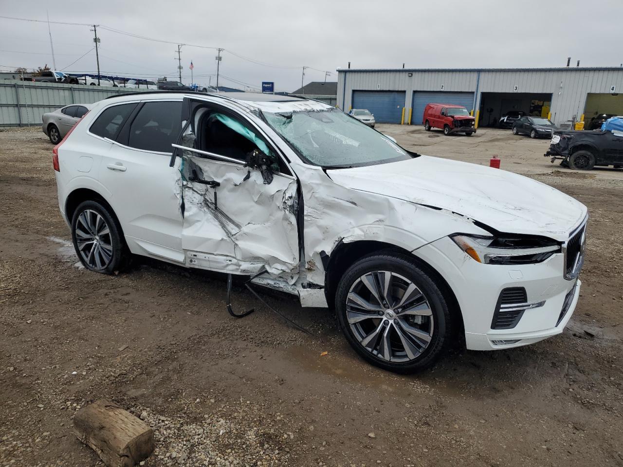 2022 Volvo Xc60 B5 Momentum - Фото 4