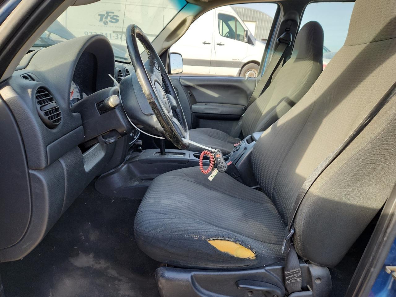 2004 Jeep Liberty Sport - Image 7
